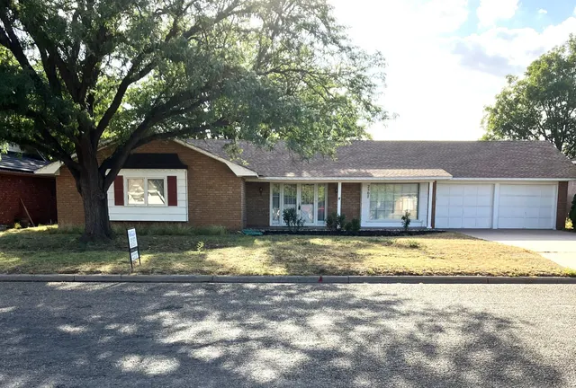 Front exterior — 2507 Holliday Street, Plainview, TX 79072