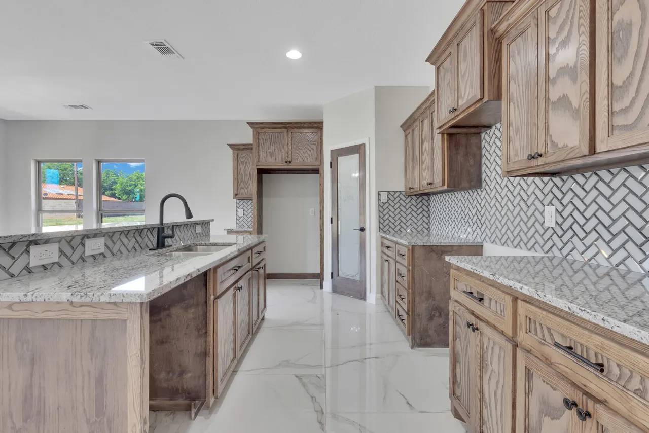 Photo 5 — 2203 S 1st Place, Lamesa, TX 79331