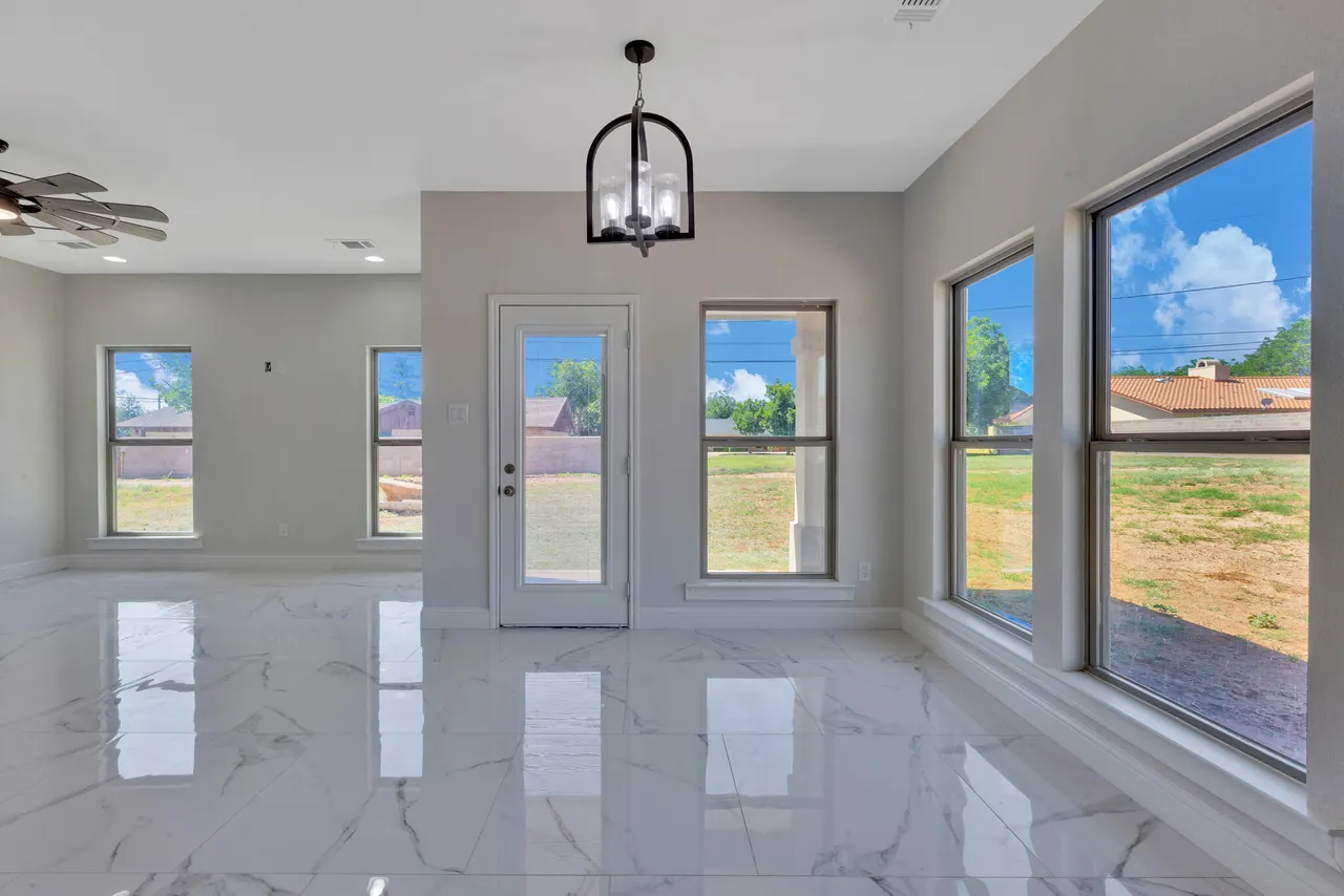 Photo 9 — 2203 S 1st Place, Lamesa, TX 79331