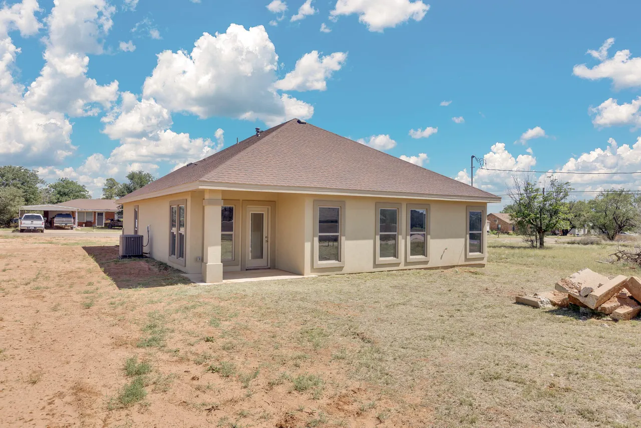 Photo 25 — 2203 S 1st Place, Lamesa, TX 79331
