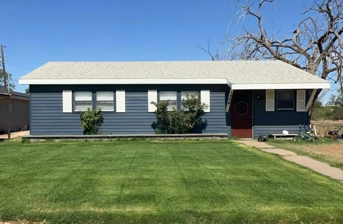 Front exterior — 1612 Avenue G, Plains, TX 79355