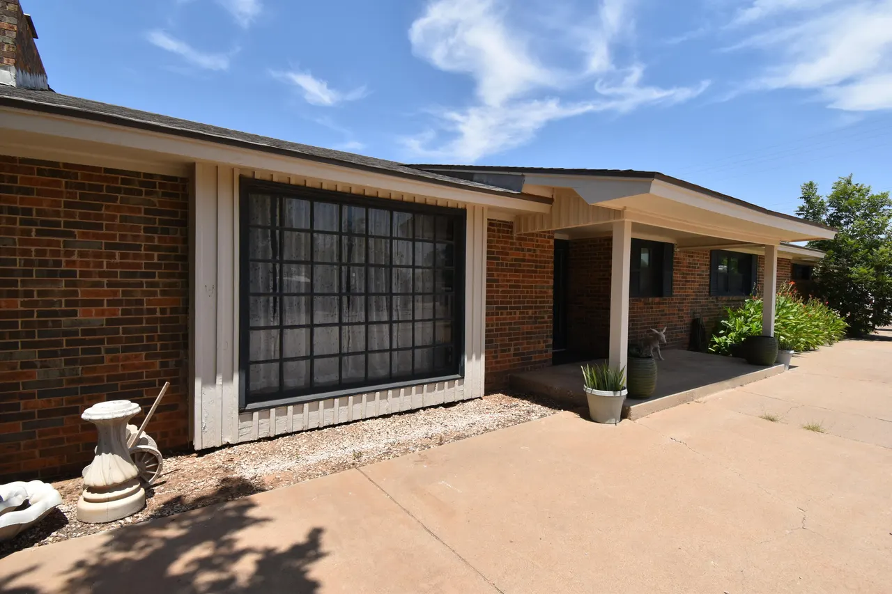 Photo 2 — 1209 8th Street, Shallowater, TX 79363