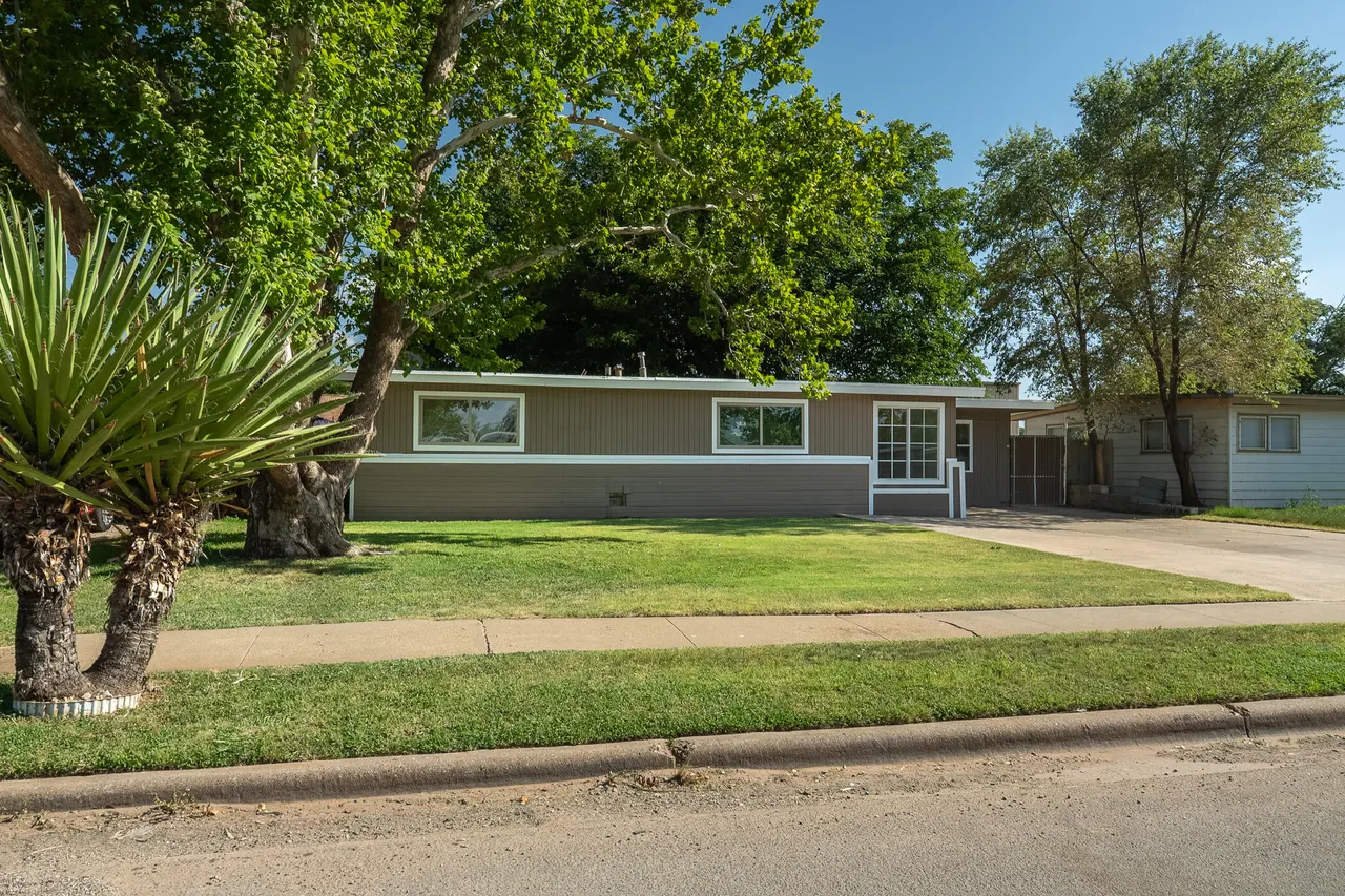 Photo 3 — 2105 48th Street, Lubbock, TX 79412