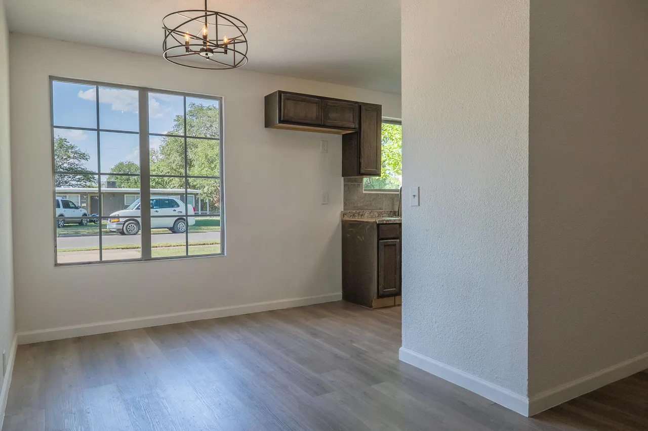 Photo 9 — 2105 48th Street, Lubbock, TX 79412