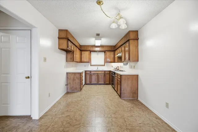 Photo 3 — 2102 78th Street, Lubbock, TX 79423