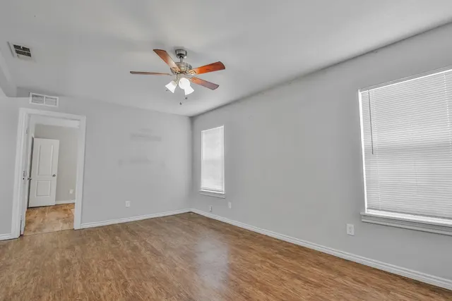 Photo 7 — 2302 20th Street, Lubbock, TX 79411