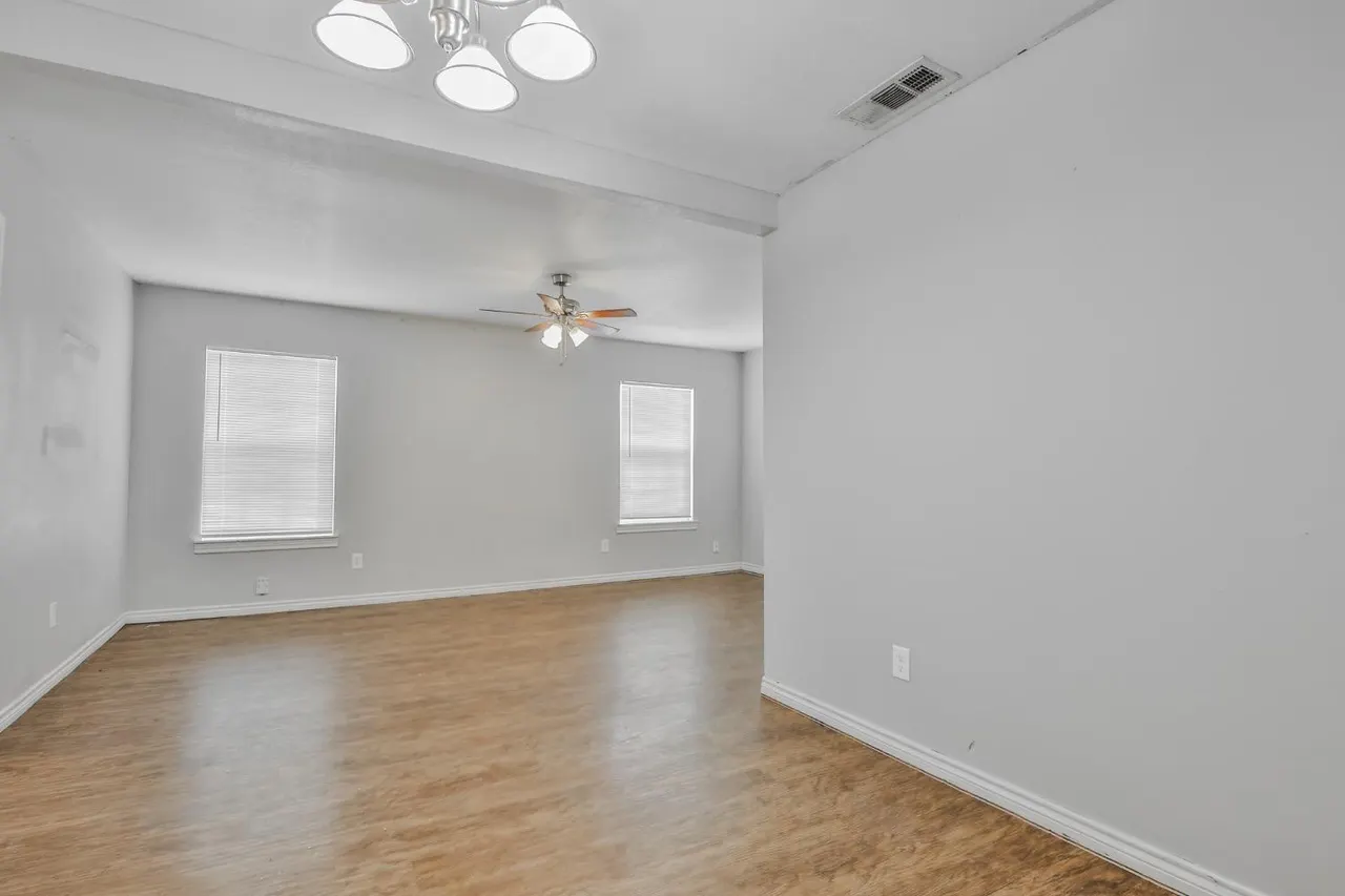 Photo 9 — 2302 20th Street, Lubbock, TX 79411