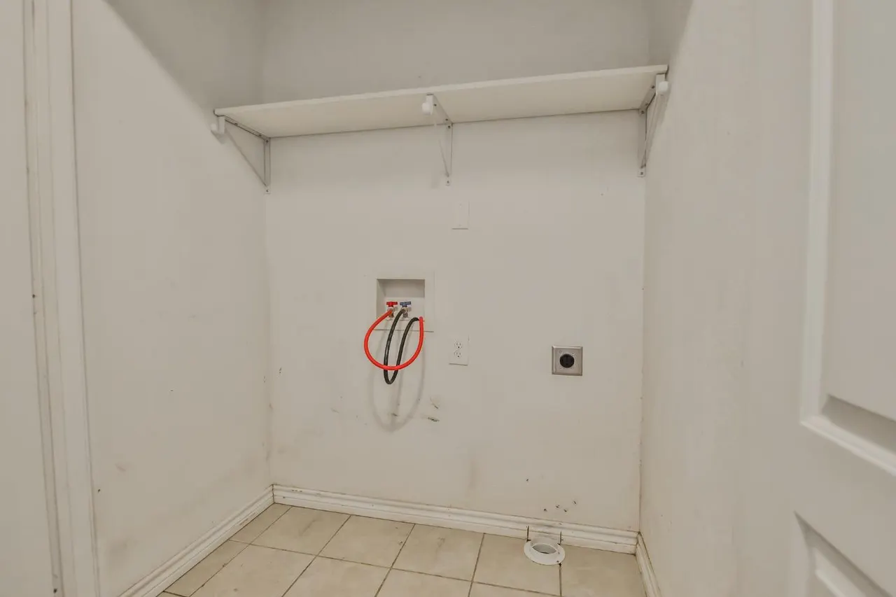 Photo 13 — 2302 20th Street, Lubbock, TX 79411