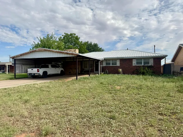 Front exterior — 811 E 4th Street, Denver City, TX 79323