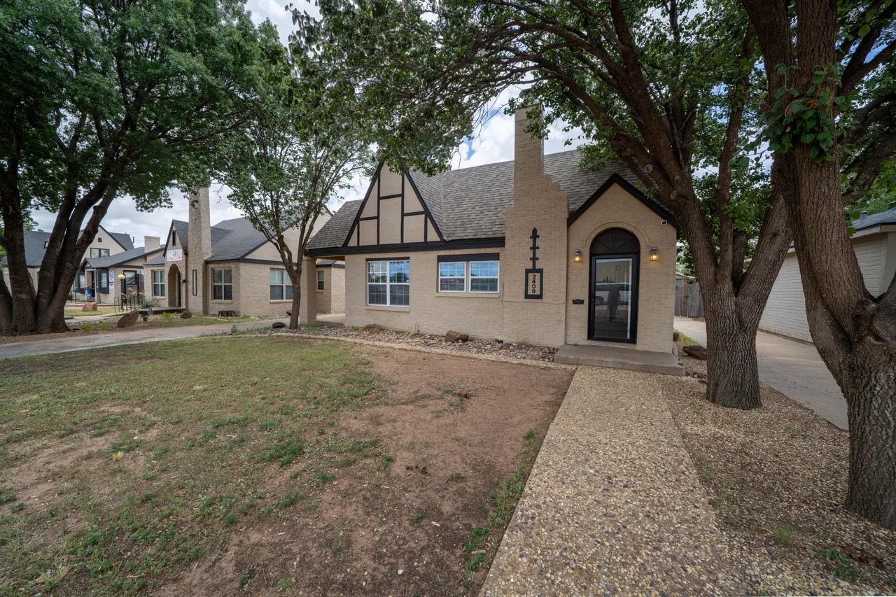 Photo 4 — 2409 20th Street, Lubbock, TX 79411
