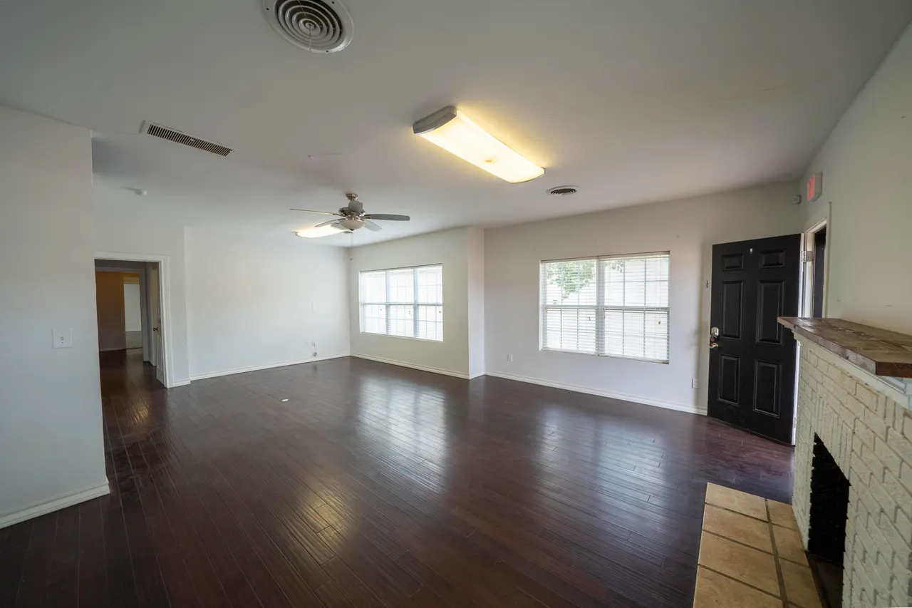 Photo 9 — 2409 20th Street, Lubbock, TX 79411