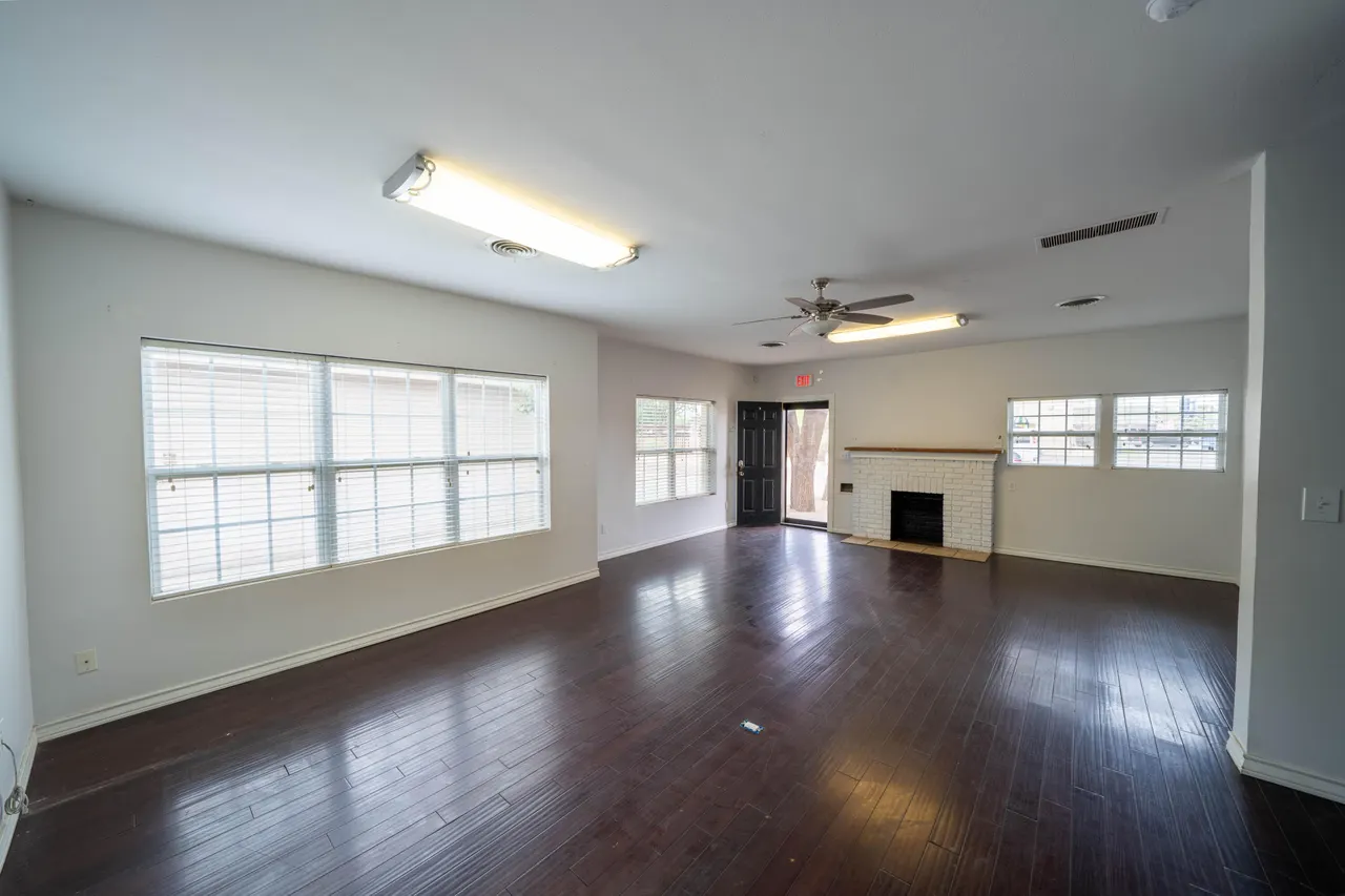 Photo 10 — 2409 20th Street, Lubbock, TX 79411