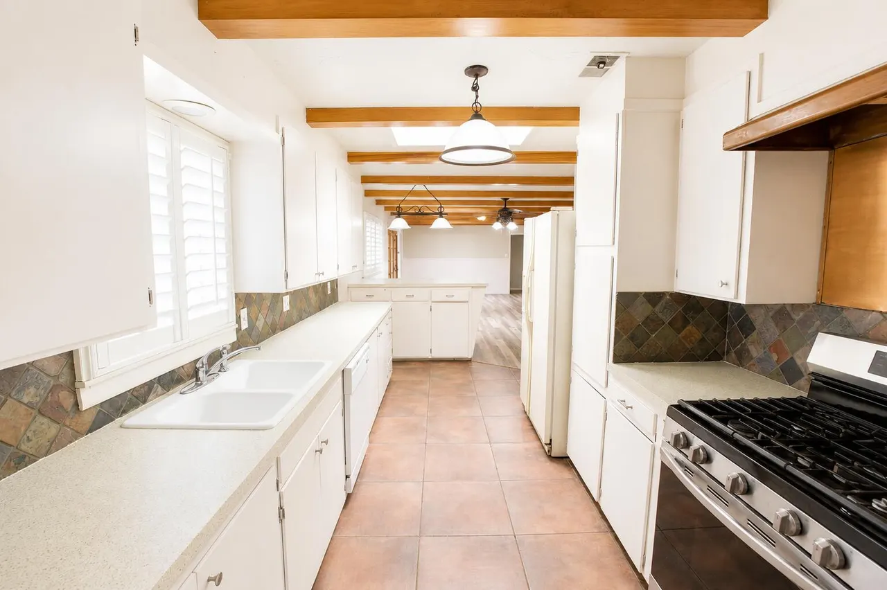 Photo 4 — 3720 27th Street, Lubbock, TX 79410