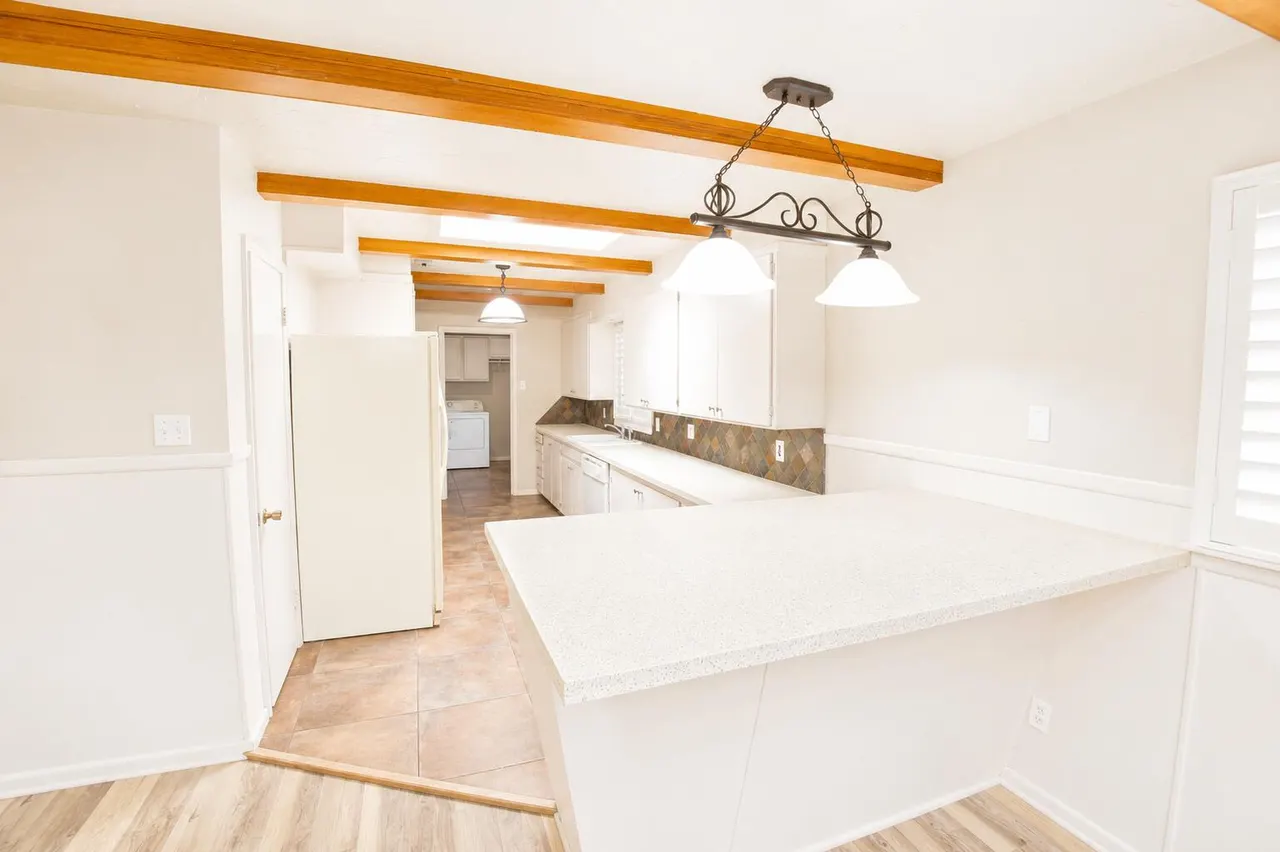 Photo 5 — 3720 27th Street, Lubbock, TX 79410