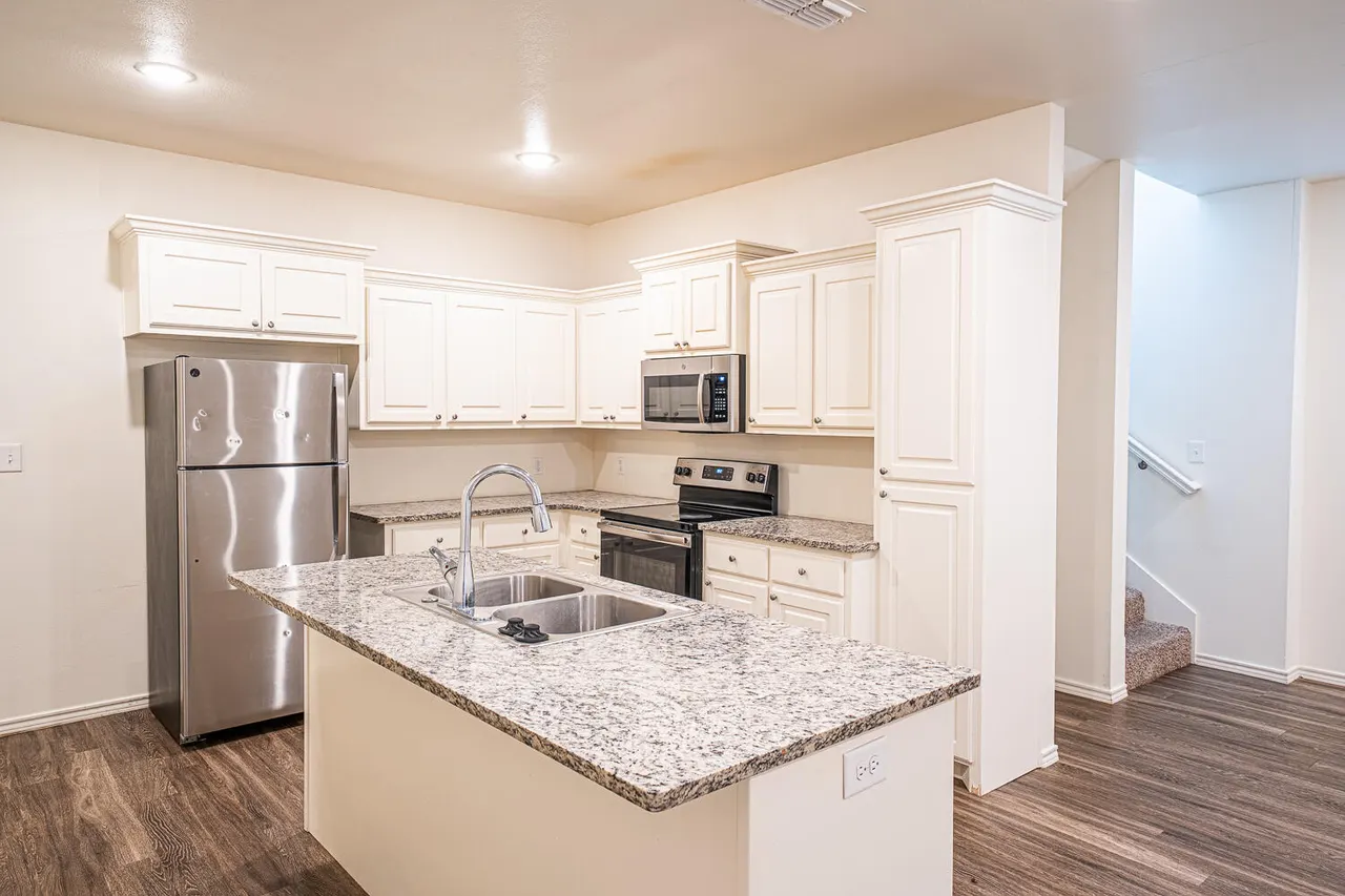 Photo 4 — 6908 20th Street, Lubbock, TX 79407