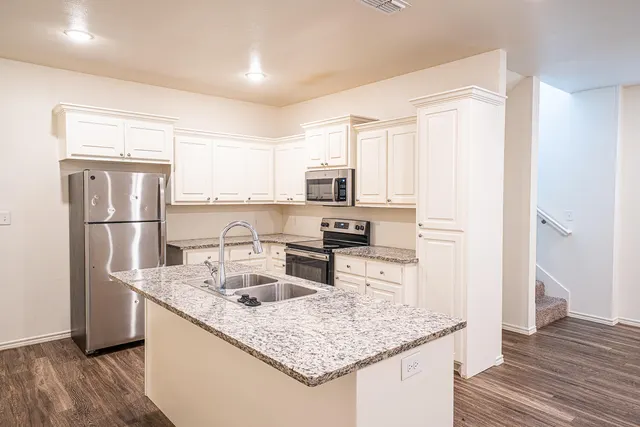 Photo 4 — 6908 20th Street, Lubbock, TX 79407