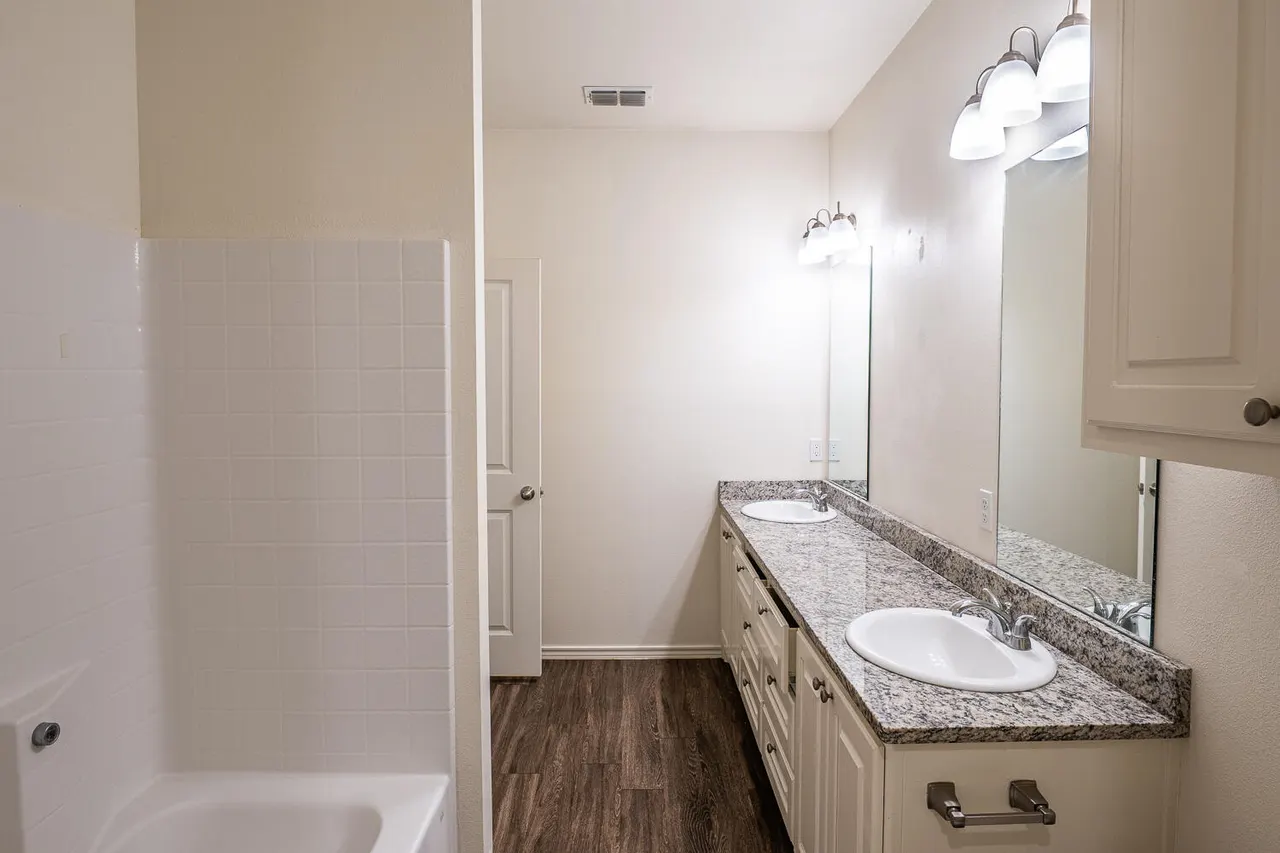 Photo 11 — 6908 20th Street, Lubbock, TX 79407
