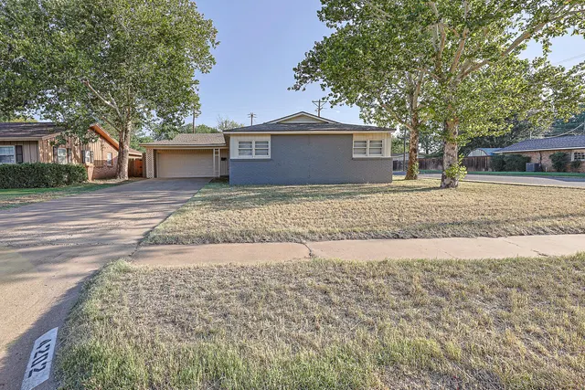 Photo 2 — 4202 53rd Street, Lubbock, TX 79413