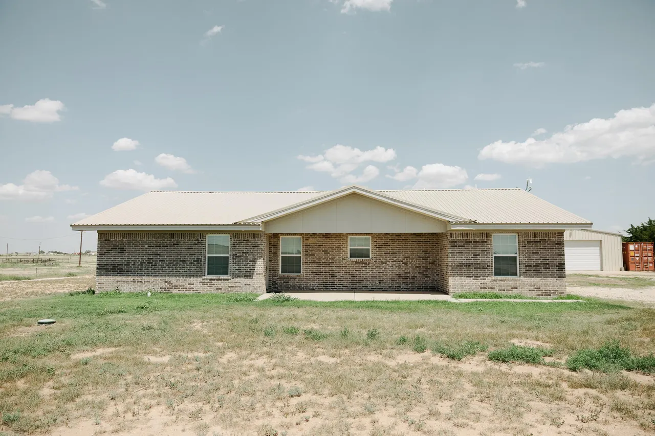 Front exterior — 2402 N Fm 2378, Shallowater, TX 79363