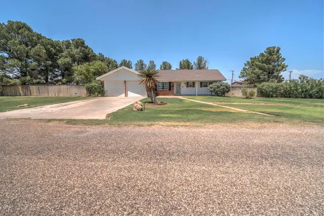 Front exterior — 119 404-C, Seminole, TX 79360