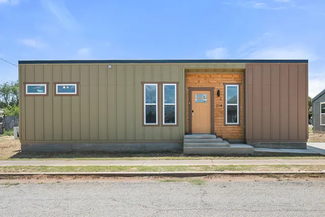 Photo 2 — 214 Fig Avenue, Lubbock, TX 79403