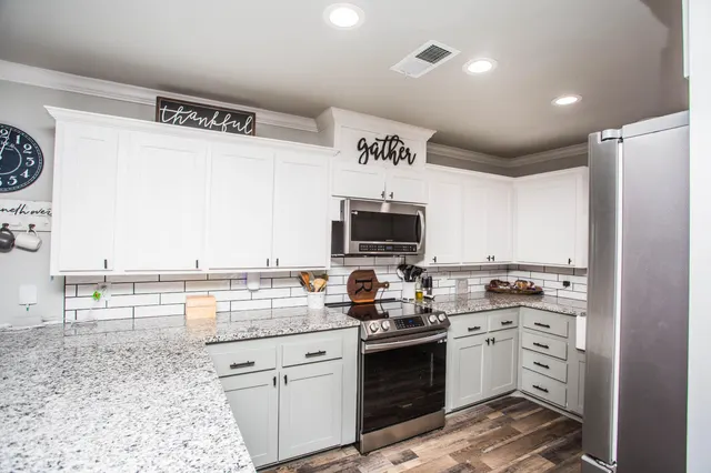 Photo 8 — 2121 70th Street, Lubbock, TX 79412