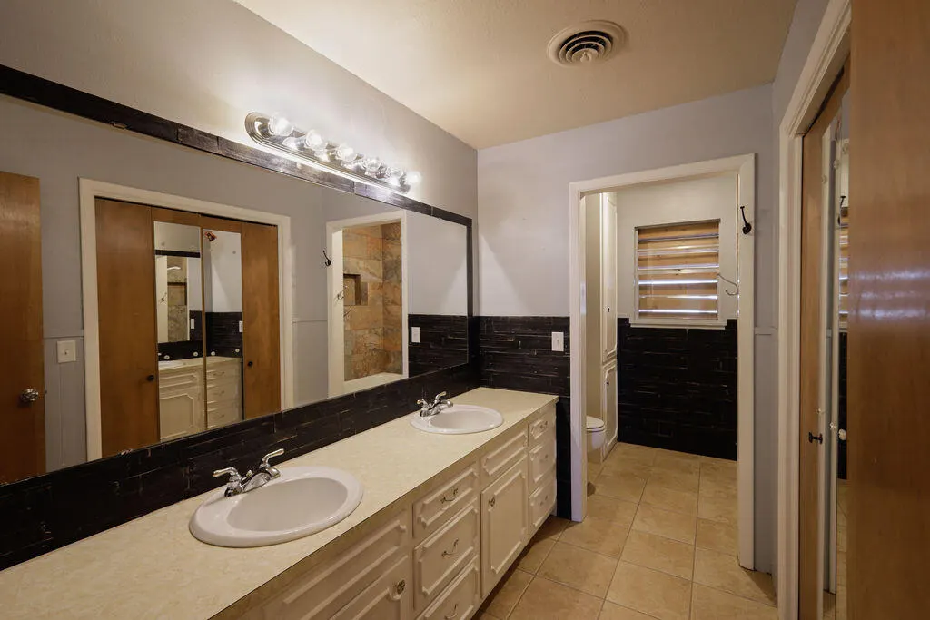 Photo 11 — 812 Holliday Street, Plainview, TX 79072
