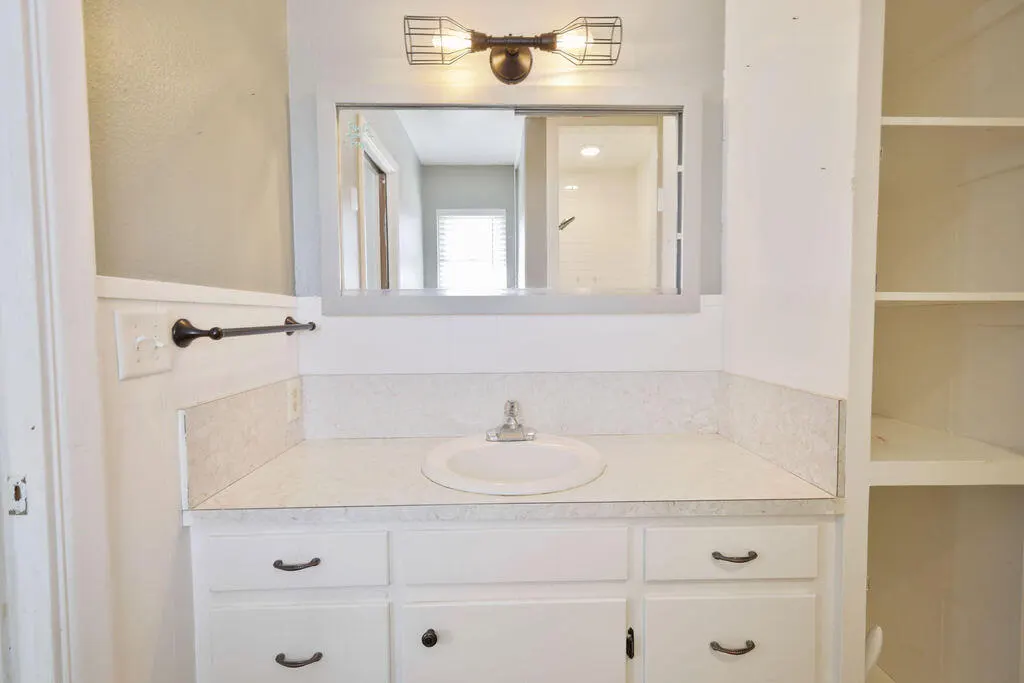 Photo 14 — 812 Holliday Street, Plainview, TX 79072