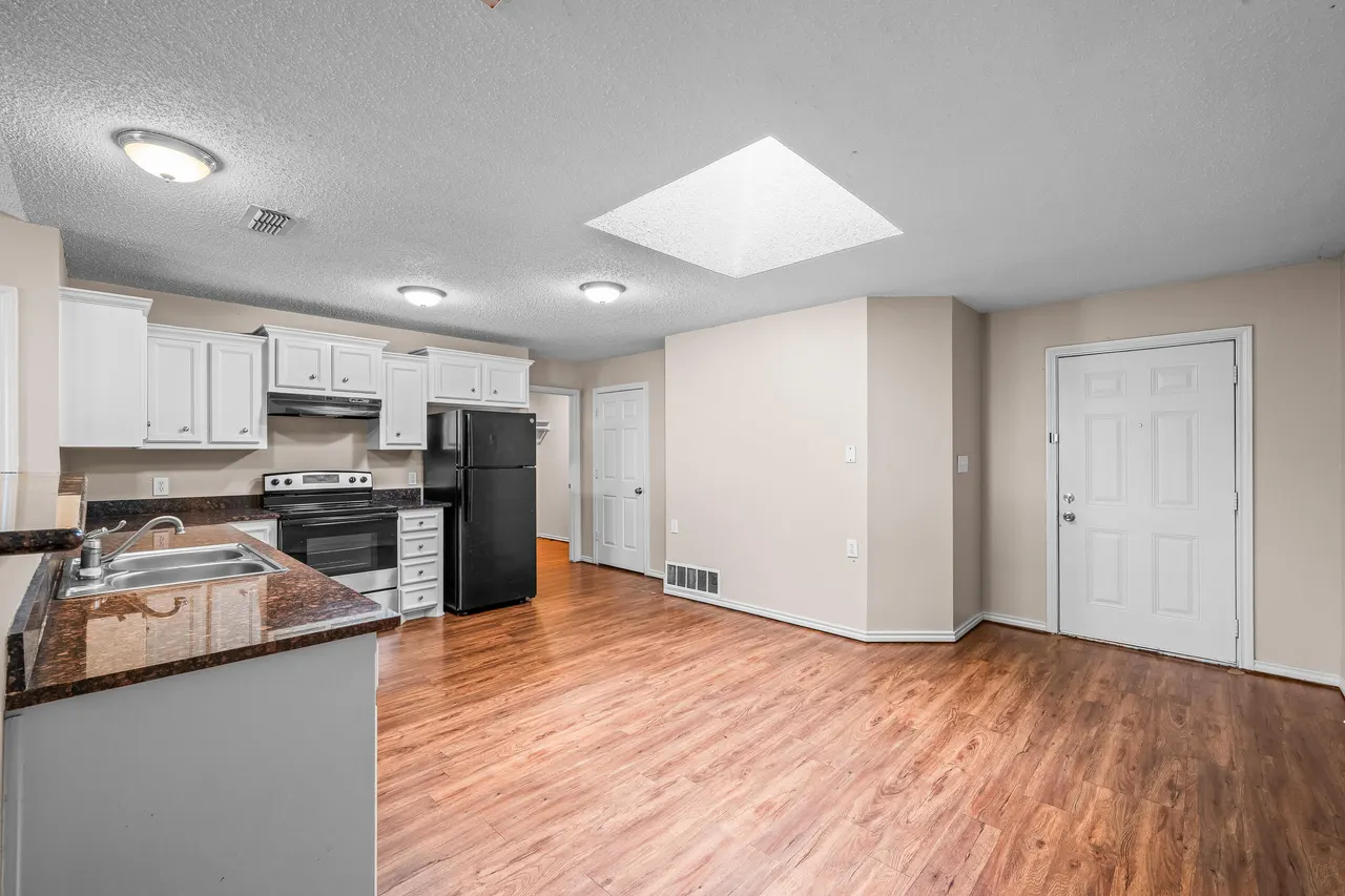 Photo 9 — 7803 Avenue J, Lubbock, TX 79423