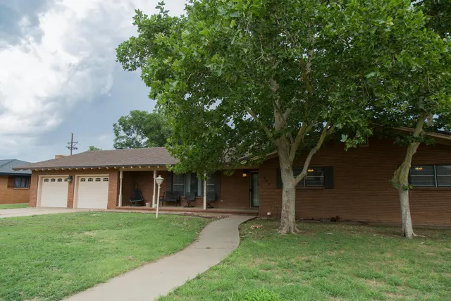 Photo 2 — 904 Itasca Street, Plainview, TX 79072