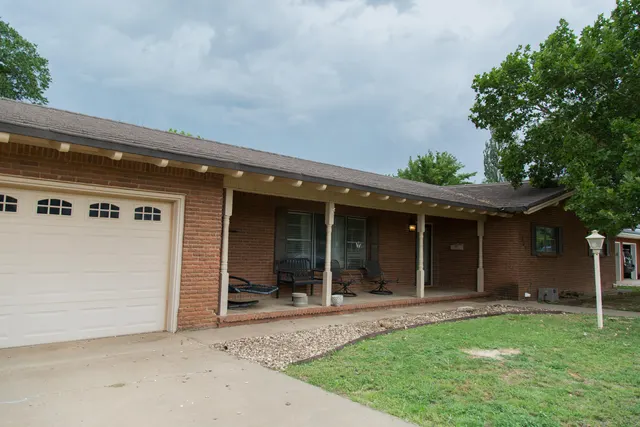 Photo 3 — 904 Itasca Street, Plainview, TX 79072
