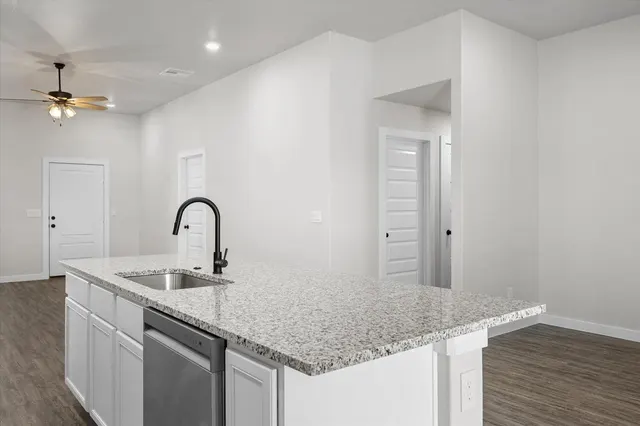 Photo 2 — 5542 Auburn Street, Lubbock, TX 79416