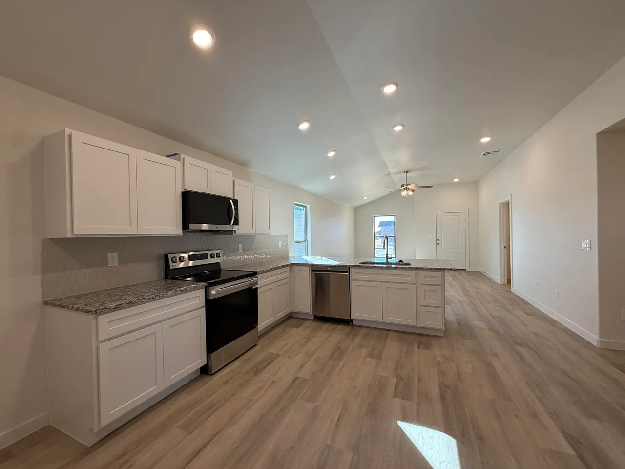 Photo 3 — 5540 Auburn Street, Lubbock, TX 79416