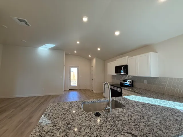 Photo 4 — 5540 Auburn Street, Lubbock, TX 79416