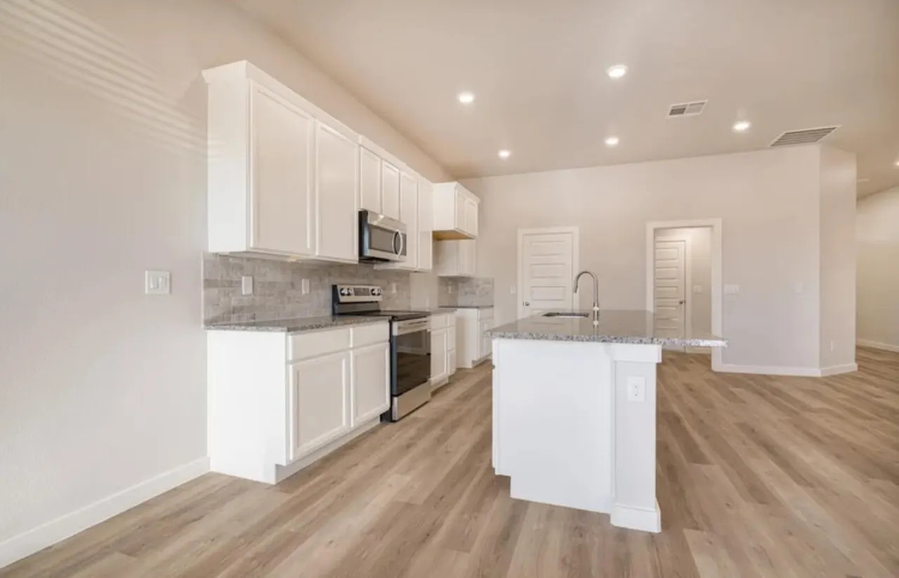 Photo 2 — 620 E 16th Street, Wolfforth, TX 79382