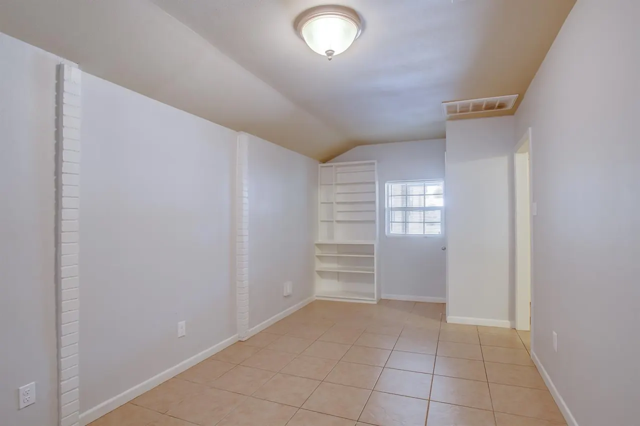 Photo 18 — 3114 30th Street, Lubbock, TX 79410