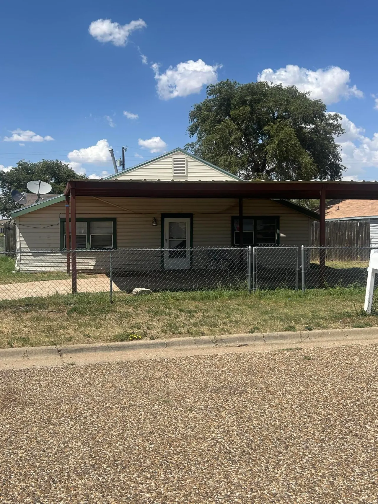 Front exterior — 1913 E 16th Street, Lubbock, TX 79403