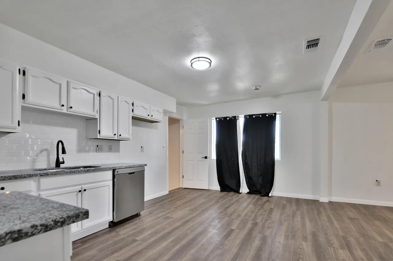 Photo 8 — 2002 65th Street, Lubbock, TX 79412