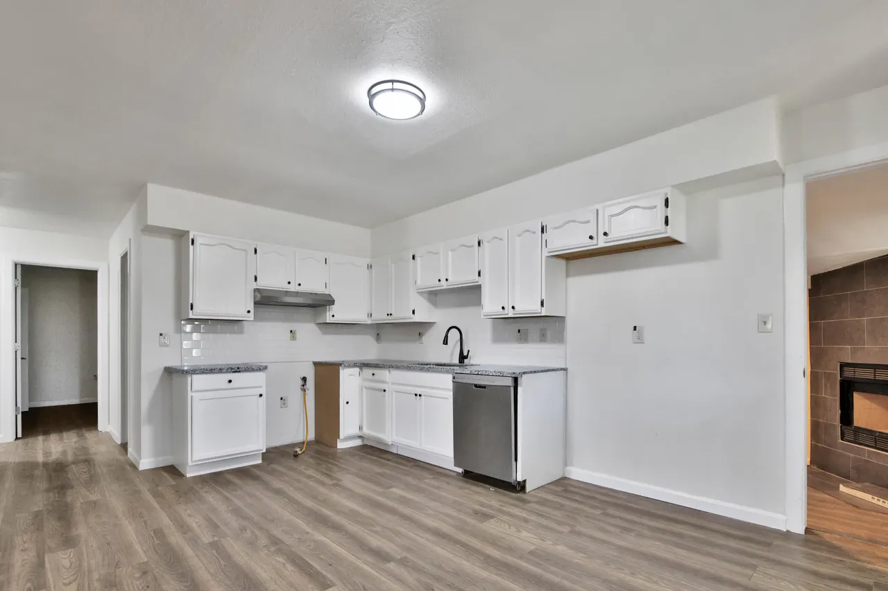 Photo 7 — 2002 65th Street, Lubbock, TX 79412