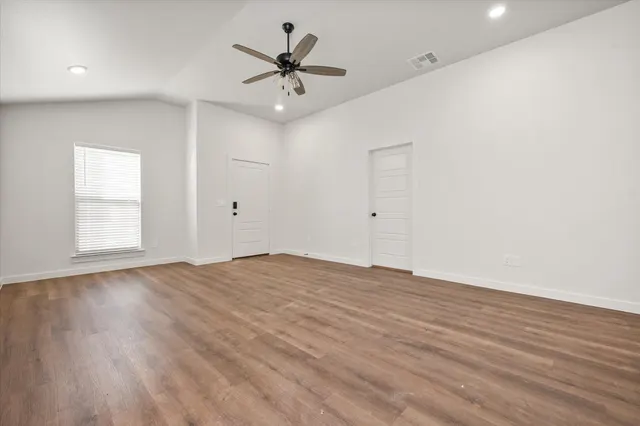 Photo 3 — 614 E 16th Street, Wolfforth, TX 79382