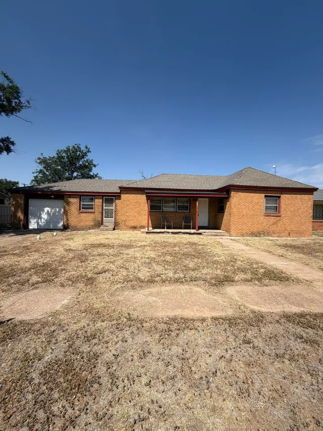 Front exterior — 1211 Main, Ralls, TX 79357