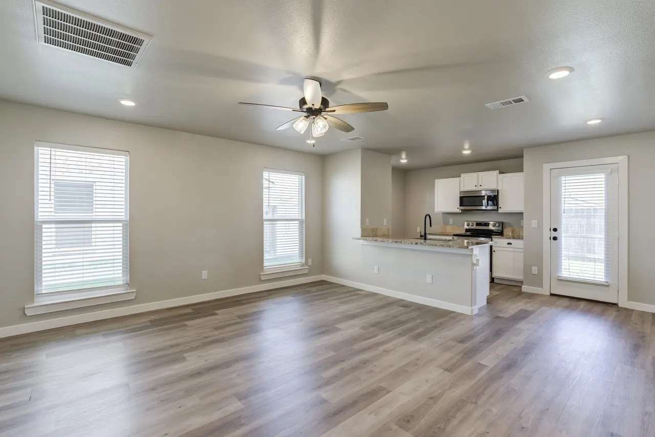 Photo 12 — 7414 37th Street, Lubbock, TX 79407