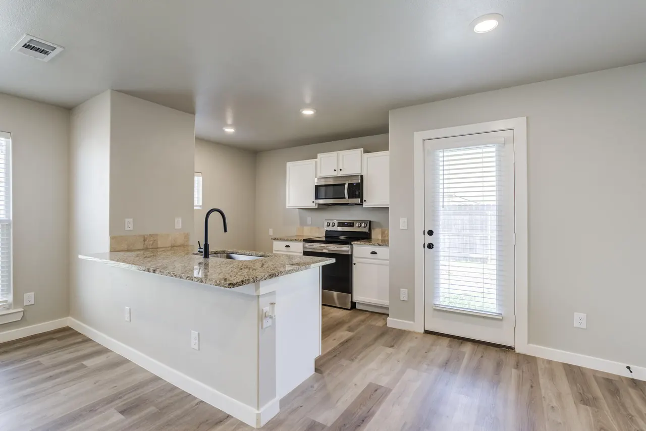 Photo 17 — 7414 37th Street, Lubbock, TX 79407