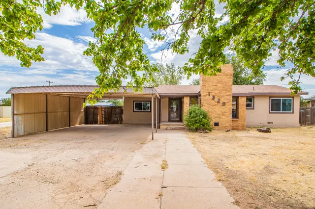 Photo 2 — 1320 Avenue L, Ralls, TX 79357