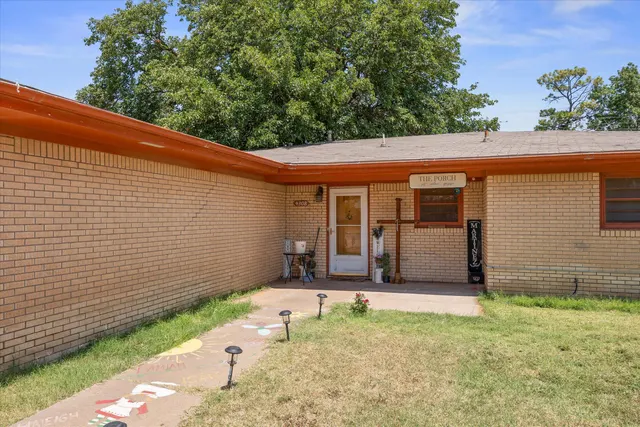 Photo 3 — 4308 49th Street, Lubbock, TX 79413