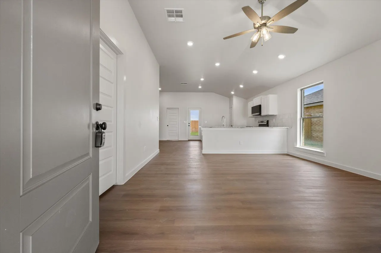 Photo 4 — 6307 Venita Avenue, Lubbock, TX 79407
