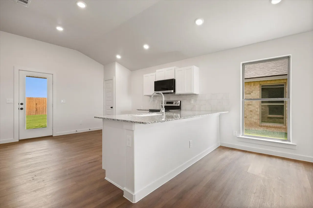 Photo 10 — 6307 Venita Avenue, Lubbock, TX 79407