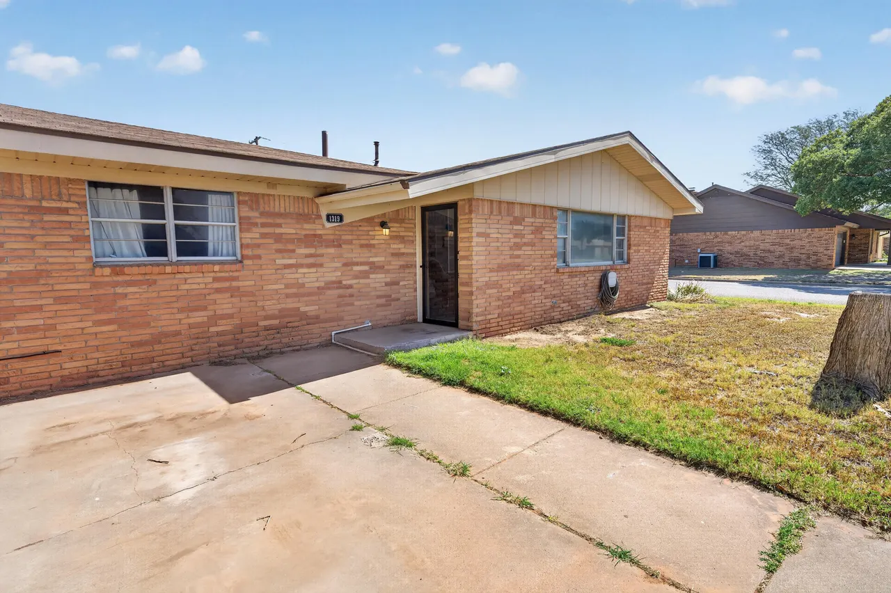 Front exterior — 1319 6th Street, Shallowater, TX 79363