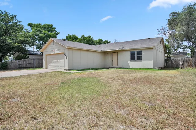 Photo 3 — 2906 93rd Street, Lubbock, TX 79423