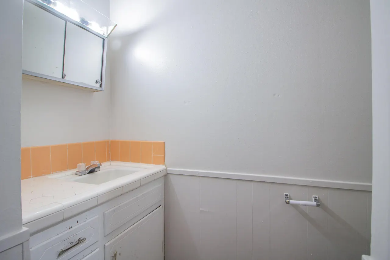 Photo 3 — 2500 W 26th Street #A4, Plainview, TX 79072